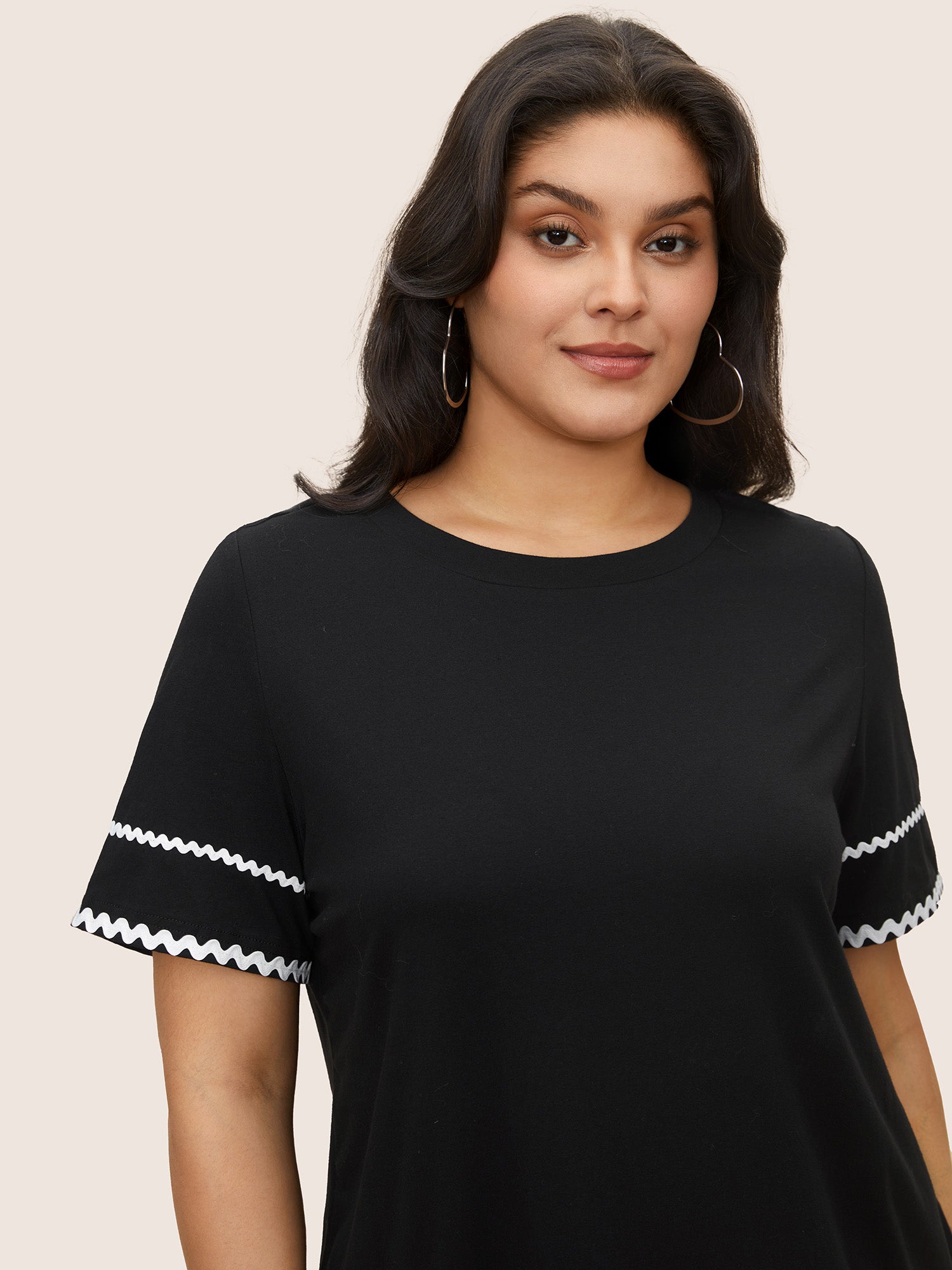 Vivienne | Breathable Cotton T-shirt with Stylish Contrast Trim