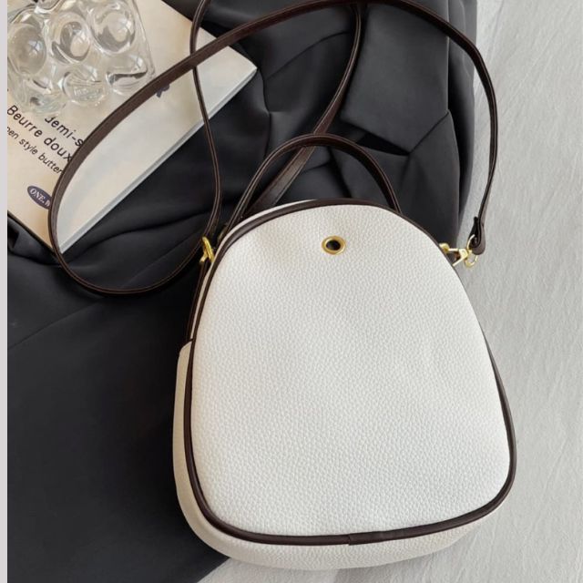 Celestia | Shoulder Bag with Chic Design and Elegant Gold Zip Closure