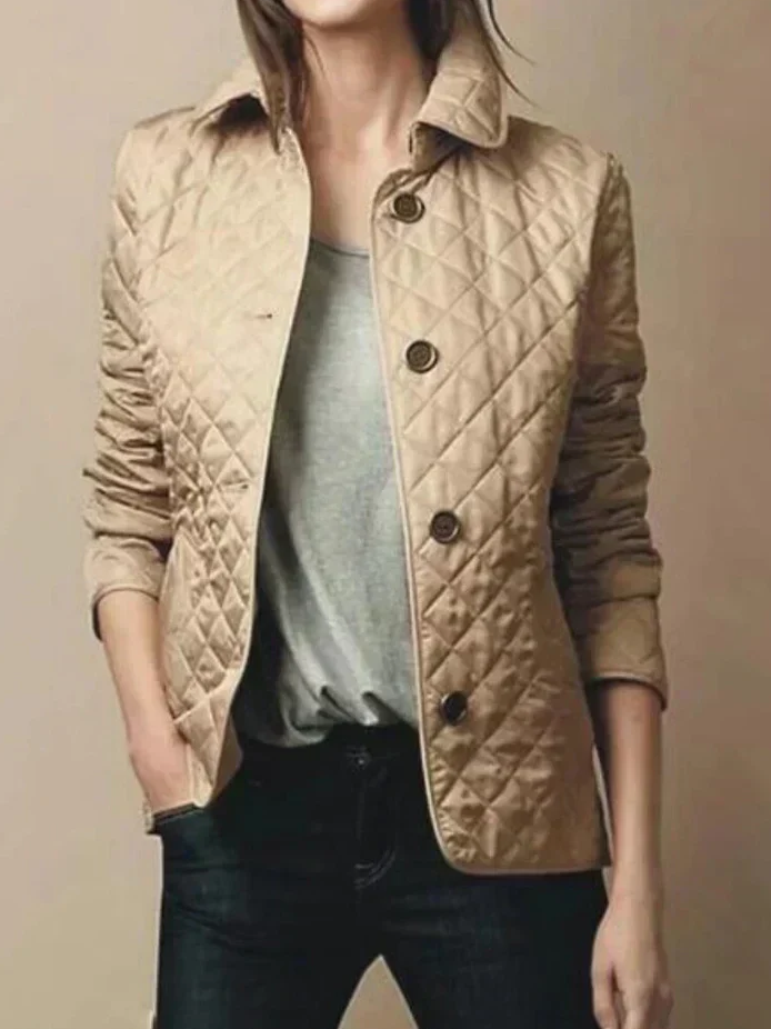 Alva – a chic, quilted jacket designed for ultimate comfort and elegance