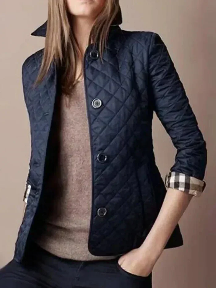 Alva – a chic, quilted jacket designed for ultimate comfort and elegance