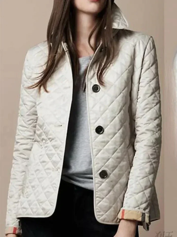 Alva – a chic, quilted jacket designed for ultimate comfort and elegance