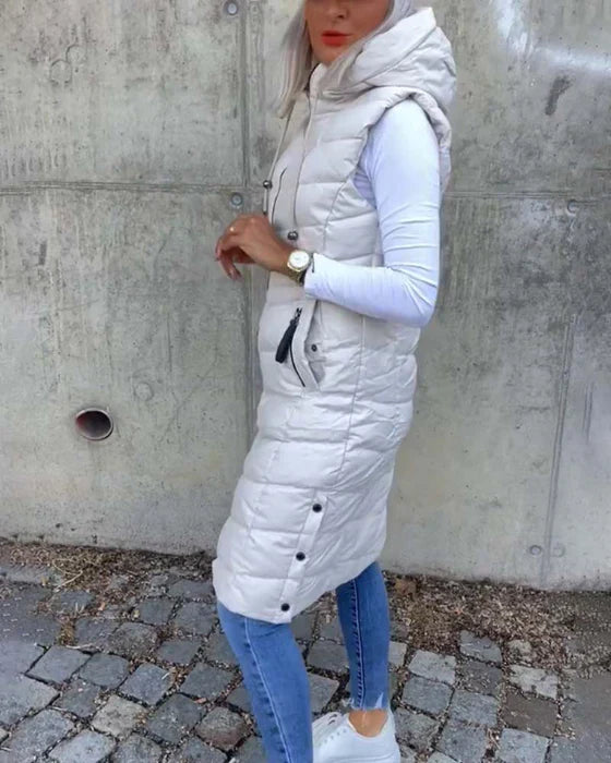 Azura - the sleeveless quilted jacket with a hood and zipper