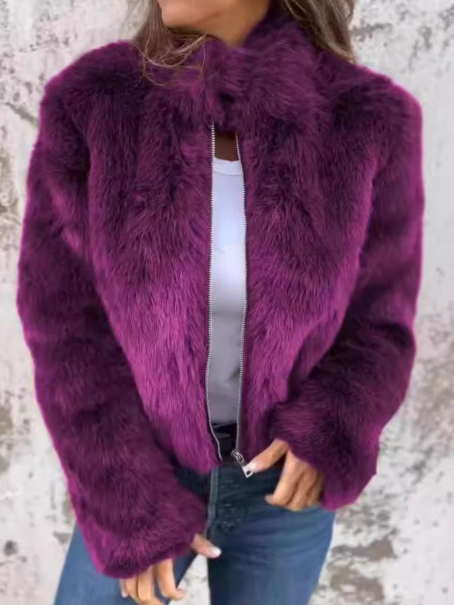 Serena – a refined faux fur jacket with a zipper closure