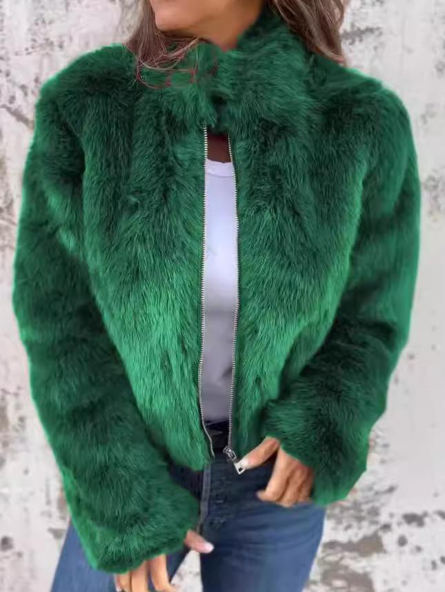 Serena – a refined faux fur jacket with a zipper closure